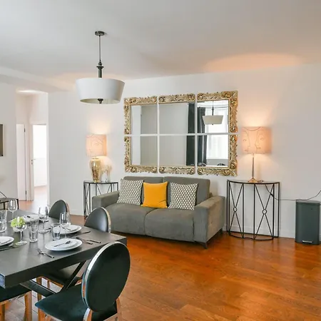 Huge And Bright 4bd For 10 Guests Sacre-coeur Parijs