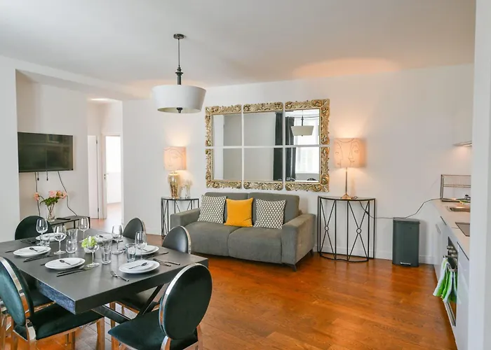 Huge And Bright 4bd For 10 Guests Sacre-coeur Parijs